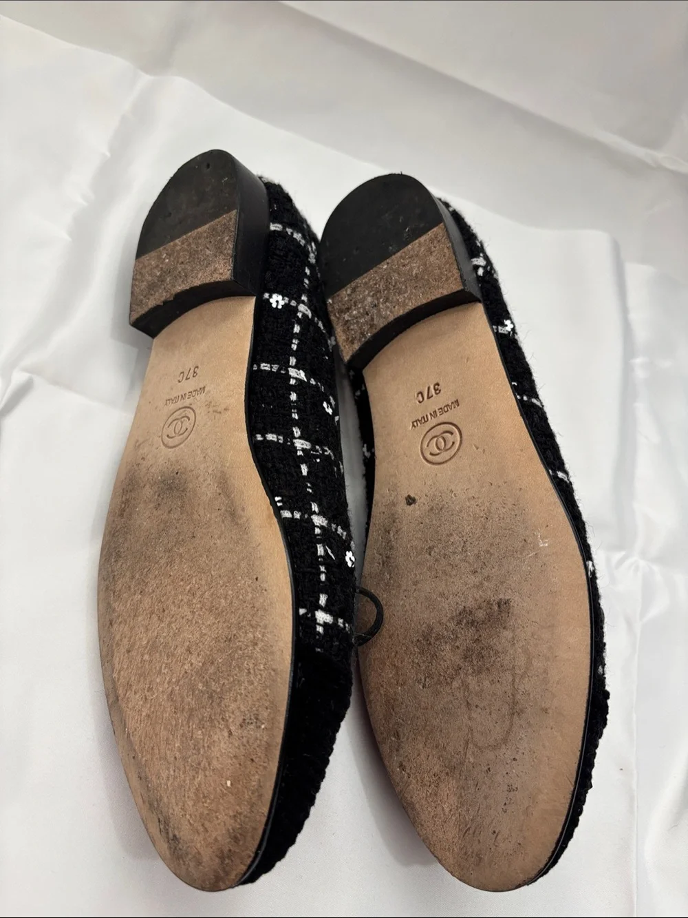 CHANEL Black and White Tweed Bow Ballet Flats 37C
